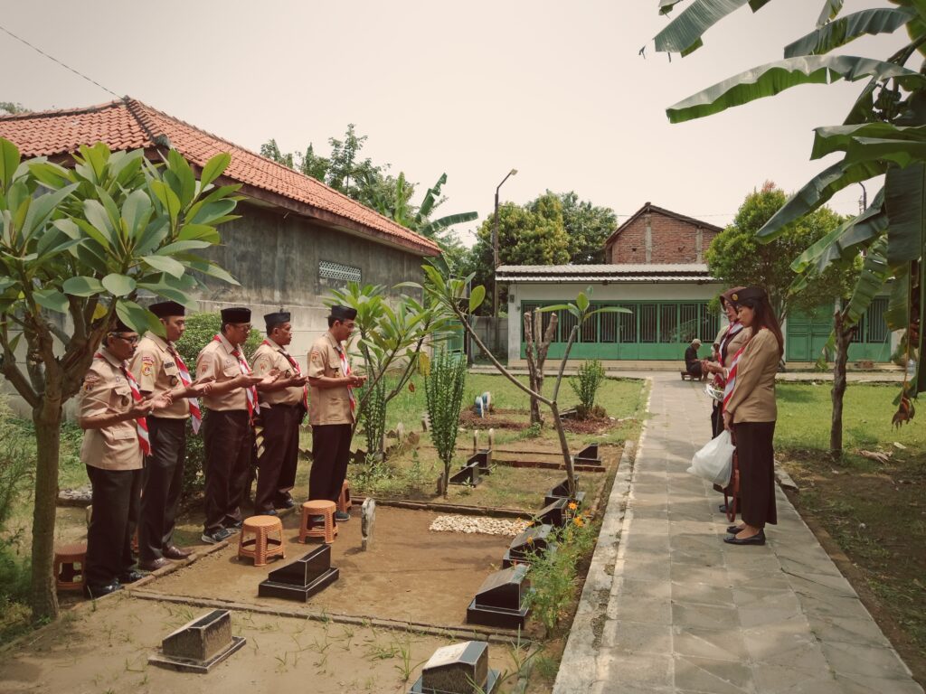 Kwarcab Tegal Gelar Ziarah Makam Pahlawan dalam Rangka Peringatan Hari Pramuka ke-64