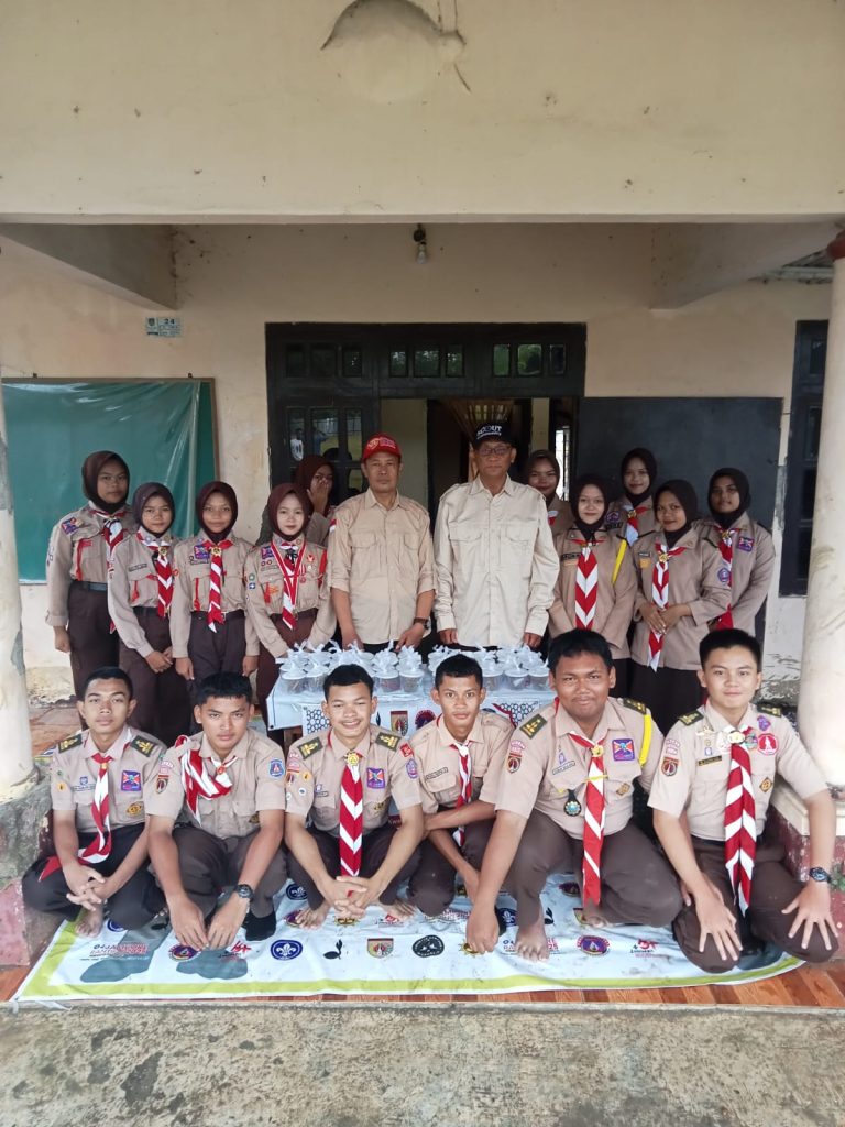 Kwarran Warureja bagikan 500 paket takjil kepada masyarakat